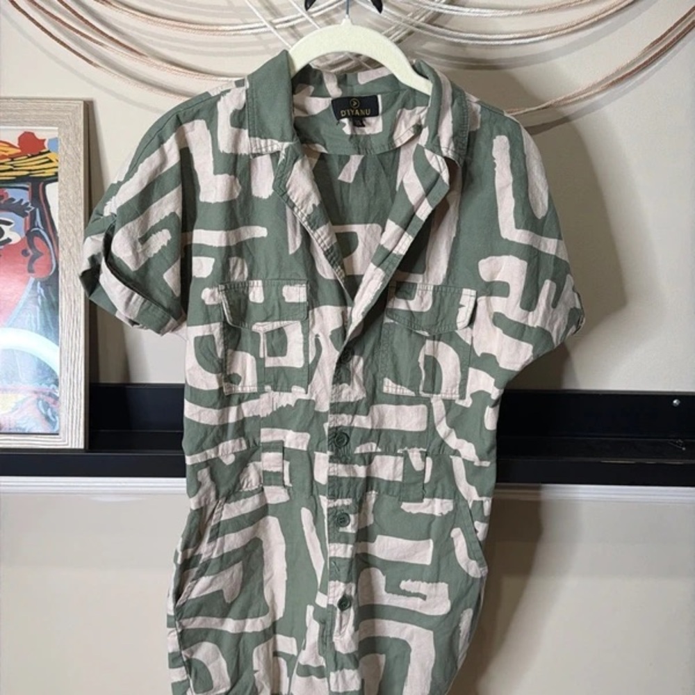 Green & Cream Short-Sleeve Button Down Shirt